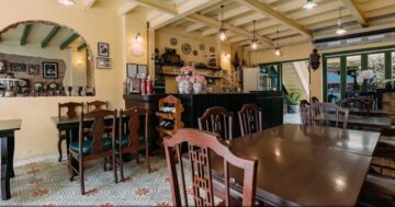 One Chun Cafe & Restaurant сводит с ума и доводит до слёз — идеальная тайская еда и антикварный шарм, свинина божественна, но нет резерваций, очереди и только наличные