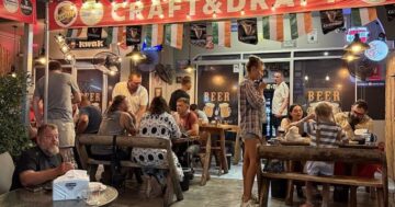 Beer Bank Rawai — бар с широким выбором импортного пива, холодным краном и пятничным BBQ; дружелюбный хозяин Олег и простая тусовка