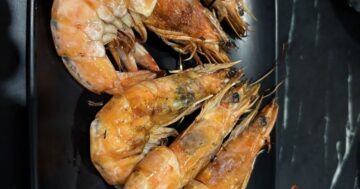 Doo Dee Patong шокирует: идеальный Пад Тай, ледяной тайский чай и недорогие морепродукты — но один волос в курице заставит вас нервничать