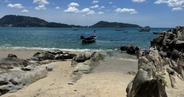 JB Sunset Beach в Пхукете — скрытый пляж рядом с Bangla Road, чище Патонга, идеален для заката, с тайным ларьком, камнями и волнами