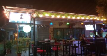 Sunny Bar Chalong: где искать холодное пиво и дружелюбный персонал — приходи в субботу на пул‑турнир ради бесплатной еды и живой компании