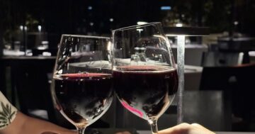 Benny’s Cocktails & Grill: бар с идеально прожаренными стейками, авторскими коктейлями и уютным джазовым антуражем — лучшее место для неспешного ужина