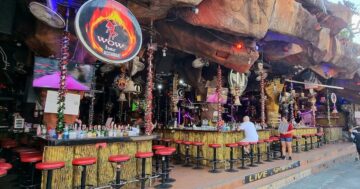 Tiger Bar Patong Phuket — место, где оживает ночной Патонг: энергичная, шумная атмосфера с ярким антуражем тигров и постоянной тусовкой, идеально для любителей ночной жизни