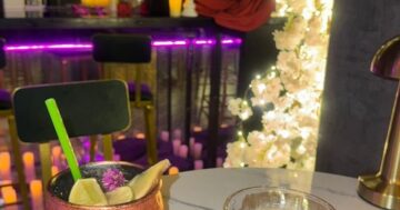 Почему Wonder Lounge Phuket в старом городе стоит посетить: лучшие крылышки Пхукета в уютном Alice in Wonderland спикизи с выдающимися коктейлями