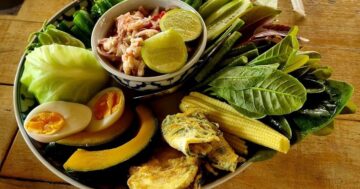 Я в ярости и влюблён одновременно в O-OH Farm Suanluang — крабовый карри будто шедевр, пицца Moo Hong поражает, персонал споёт и подарит торт