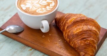 Avocado cafe Phuket: кажется идеал и все хватаются за завтраки, но за картинкой скрываются ледяное авокадо, парковочный хаос и равнодушный персонал