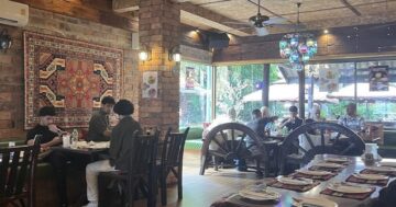 Cappadocia Turkish Restaurant Chalong Phuket — шикарный турецкий антураж, мясо тает во рту, дают бесплатный чай и баклаву, и я одновременно в восторге и в ярости