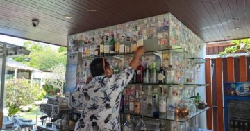 Sooth Bar at Samui Airport — маленький аэропортный бар с впечатляющей коллекцией виски и авторскими коктейлями, дружелюбный сервис, идеален перед вылетом