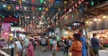Почему туристы возвращаются на Kata Night Market каждый вечер до 23:00: свежая чистая еда, халяль опции, разумные цены и торговые трюки?