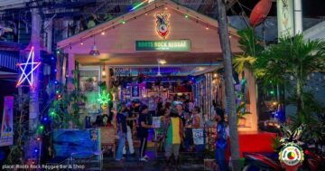 Roots Rock Reggae Bar & Shop в Пхукете: рай для тех, кто хочет уйти от шумной Бангла-роуд — расслабленный регги-вечер и дружелюбная атмосфера