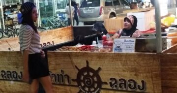 Почему в Чалонг Маркет стоит прийти утром во вторник: местные фрукты и рыба с грядки, дешевая уличная еда и паровые булочки