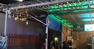 YAYA KARAOKE на Nai Yang Beach — минималистичный караоке-бар с отличной атмосферой и очень дружелюбным персоналом, который приглашает петь и танцевать