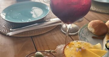 Как выжать максимум из Orora Beachfront Restaurant & Bar: доступ к кабане и гольфкару при Shore Villas, закат у моря, устрицы и сервис Тона