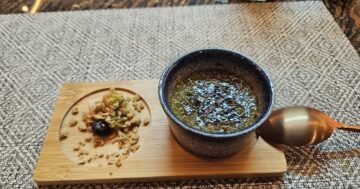 Saya Teppanyaki Phuket раскрыто: блестящее шоу шефов Wasabi и Toyota и идеальный сервис, но за сет от 1200 бат вы платите больше за представление, чем за еду