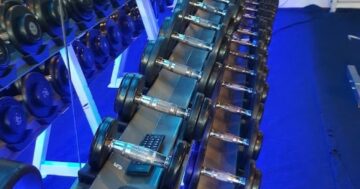 Power gym — идеальный бюджетный зал для серьезной силовой подготовки с полным набором тяжёлых гантелей, стоек и тренажёров для лифтеров
