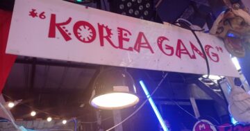 Korea Bar — бар, где гостеприимство правит балом: харизматичный, чуть сумасшедший хозяин, живая музыка и команда, превращающая вечер в незабываемый опыт