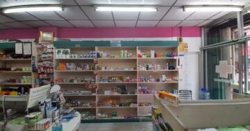 Pharmahouse Pharmacy в Talat Yai — открыта с раннего утра и славится дружелюбным англоговорящим персоналом и широкой наличностью лекарств