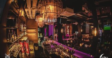 Vlog Bar Phuket: как ресторан с рейтингом 4.8 и четырёхсотдвадцати отзывами превращает пустую улицу в танцпол и скрывает невообразимые промо‑цены на алкоголь