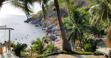 Nui Beach на Пхукете: секретный пляж рядом с Ката с кристальной водой, крутым оффроадом до входа и платными лежаками — стоит ли игра свеч?