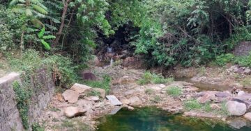 Скрытый джунглевый рай Kluai Waterfall: уединённый, малолюдный водопад для приключенцев — готовьтесь к скользким скалам, комарам, мусору