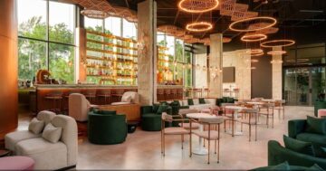 Overgrown Lounge & Cocktail Bar — коктейль-бар с мастерски приготовленными напитками и внимательными барменами, идеальное место для уютного вечера