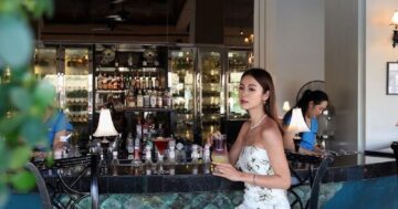 Sala Sawasdee Lobby Bar — бар, где персонал превращает вечер в событие: приветливые, проактивные официантки и внимательный сервис на высоте