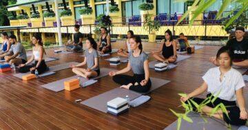 Почему в Пхукете Wise Yoga Studio с инструкторкой Pin все возвращаются — уютные классы для всех уровней, из Kata в Rawai в межсезонье