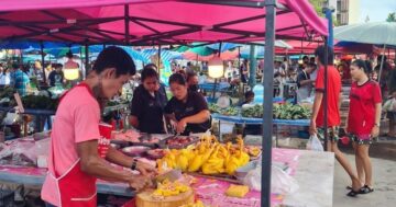 Nai Yang Fresh Market — вечерний рынок у Nai Yang Beach для свежих продуктов и лучших уличных блюд, открывается в четыре часа дня и любим местными