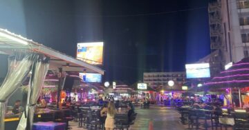 Что скрывает ночной рынок 芭東夜市: лучшие бары и клубы, две сцены, где найти пад тай от трудолюбивой продавщицы и выгодные цены