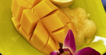 AOMMY FOOD&DRINK на пляже Банг Тао — лучшее сочетание вкусной еды и дешёвых напитков прямо у воды, спокойнее и доступнее, чем у соседей