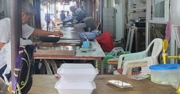 Amulet Market Phuket Old Town — переулок с дружелюбными продавцами, объяснением и благословением амулетов, водонепроницаемые футляры рядом с Walking Street, открыт ежедневно