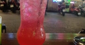 In The Old Alley Bar в Патонге — скрытый коктейльный оазис в стороне от Бангла Роуд, спокойная уютная атмосфера и дружелюбный персонал