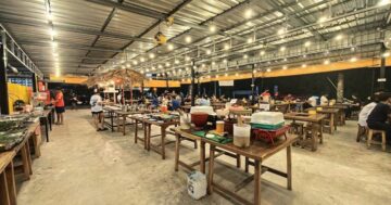 Гроза аппетита и шок одновременно: กวางตุ้ง หมูกระทะ — много мяса и заботливый персонал, но соус пресный и перед закрытием начинают уборку