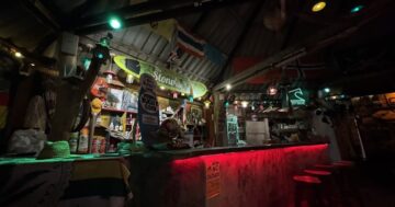 Stone Bar and Surfskate в Katanoi: скрытый пляжный бар с регги, рампой для скейта, бильярдом и арт из переработки — тайная точка