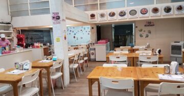 Я проанализировал отзывы Wanlamun Phuket и выяснил неожиданный секрет: быстрые аутентичные десерты и фирменное приветствие продают опыт, а не только вкус, даже при чуть более высокой цене