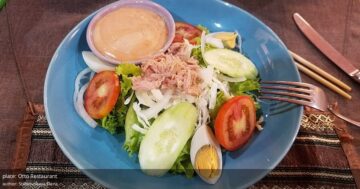 Otto Restaurant скрывает правду: домашняя тайская еда по низкой цене, душевный сервис от семьи, но частые долгие ожидания и промахи