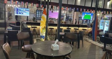 De Sports Bar & Grill — перспективный спортивный бар с множеством экранов, но проблемы с трансляцией и персоналом портят впечатление