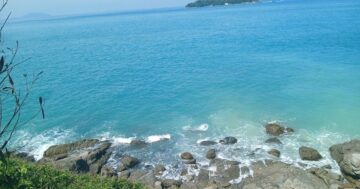 Lighthouse Beach — уединённый пляж за джунглями и скалами: как найти по метке сложенных камней, какая обувь нужна, снорклинг и когда не ехать
