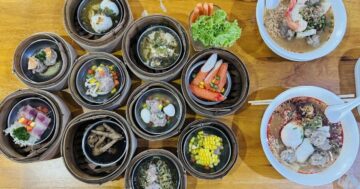 Секрет สภากาแฟ Sr แต๋เตี้ยม-นาคา раскрыт: не для семейных обедов. Да, димсам свежий, но порции крошечные, ожидание долгое и счёт разочарует родителей