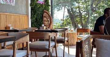 Roxane Cafe & Restaurant Phuket: божественный вид и шикарная еда, а потом наглость персонала и завышенные цены заставляют кипеть от ярости и восторга