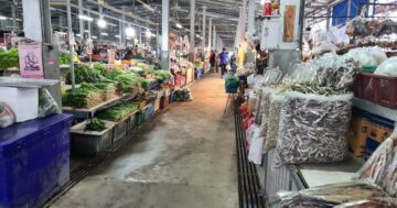 Почему Wet Market Kathu считается местом с самым свежим выбором морепродуктов, фруктов и недорогих продуктов для местных и туристов