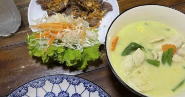 AI-анализ раскрывает: за скромным фасадом Thai Thai Restaurant скрывается семейный храм настоящего тайского вкуса, где дарят ананас и лучший манго-стикки райс