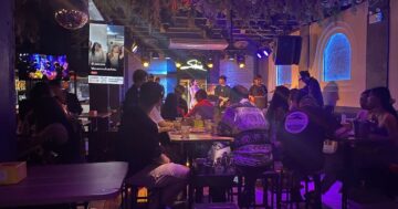 SIPPIN PHUKET в Старом Пхукете — аутентичный тайский бар с живой тайской музыкой, дружелюбным персоналом и настоящей местной атмосферой