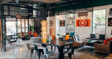 Cafe 54 — Kitchen, Bar & Live Music в Пхукете: секрет популярности — насыщенная, ароматная еда и живая атмосфера с невероятно дружелюбным персоналом