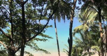 บานาน่าบีช ภูเก็ต: скрытая жемчужина с чистой водой, подъём от северной парковки, недорогое кафе и тихая атмосфера — стоит ли ехать сейчас