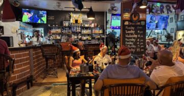 Почему местные бронируют столики в The Tavern на воскресный roast — лучший Sunday roast возле пляжа Ката, ледяное пиво, футбол и домашняя еда