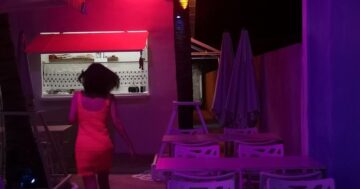 SeaSix Phuket — скрытая жемчужина с непревзойденными коктейлями и хозяином‑барменом, чей крепкий фирменный микс и уютная атмосфера делают вечер магическим