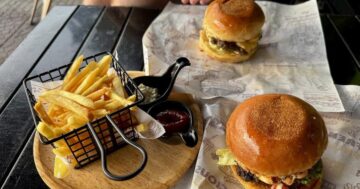 Все орут про королевские бургеры в Burger Queen Chef Tang, но местные знают: лучшая позиция скрыта в конце меню — острый жареный цыплёнок