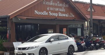 Моя аналитика выявила закономерность Noodle Soup Rawai — супы и большие порции стабильно впечатляют, жареный рис чаще подводит, хозяин О улучшает опыт