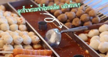Что делает рынок ตลาดนัดบ้านพอน особенным — безупречная чистота и простор, множество вкусной уличной еды и широкий паркинг для спокойной прогулки